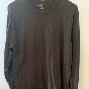 Medium long sleeve crew shirt.